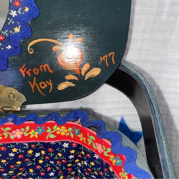 vintage wooden chest made and painted and designed by hand from the 70s - Picture 5 of 11